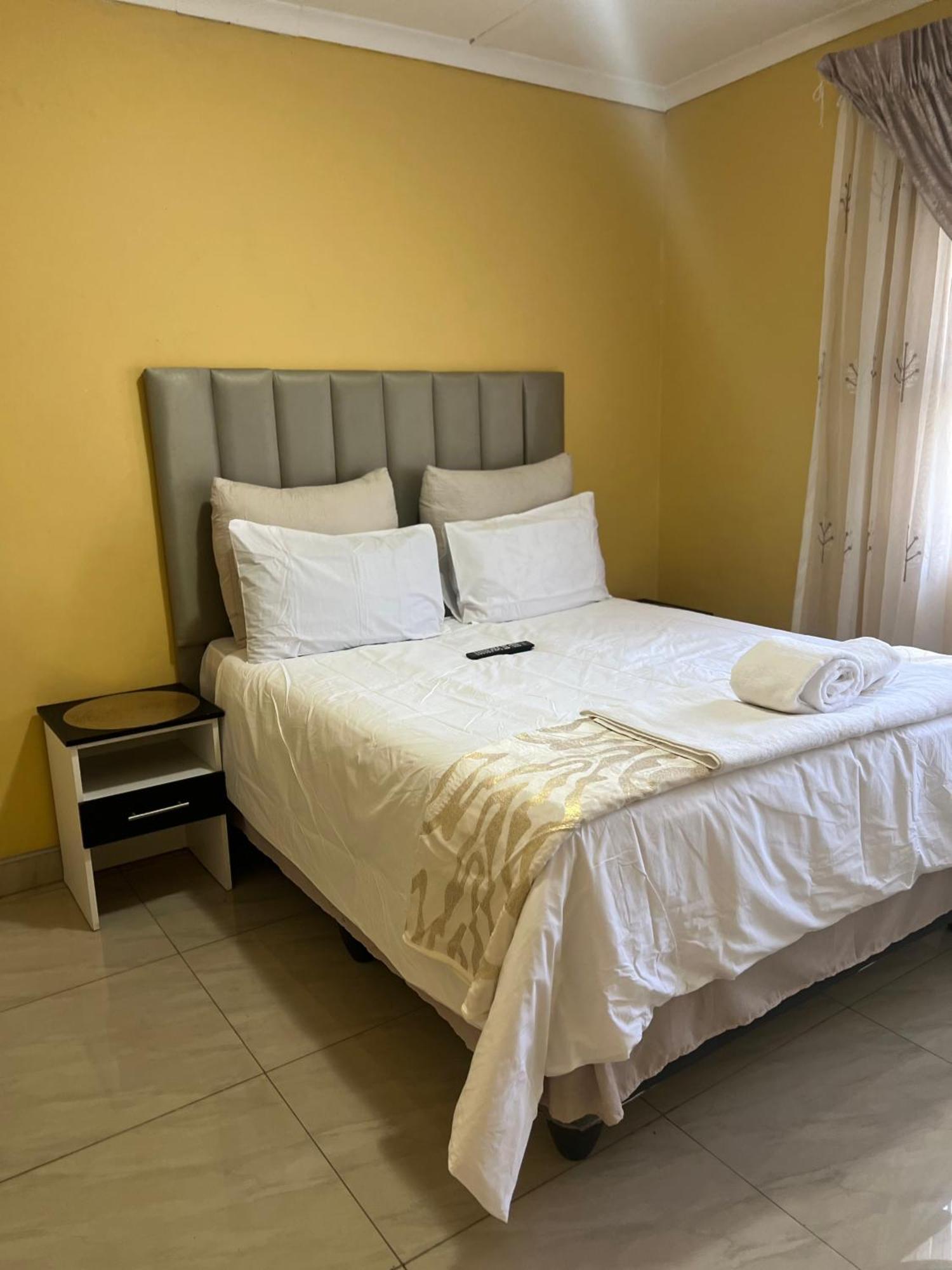 Nkguesthouse Ladysmith Ngoại thất bức ảnh